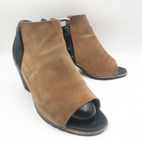 SOREL Nadia Peep Toe Suede Tan Black Block Heeled Ankle Booties Womens 8.5 - Picture 1 of 13